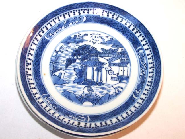 A set of Five Chinese Export Porcelain 'Nanking' Pattern Saucers circa 1830 — image 2